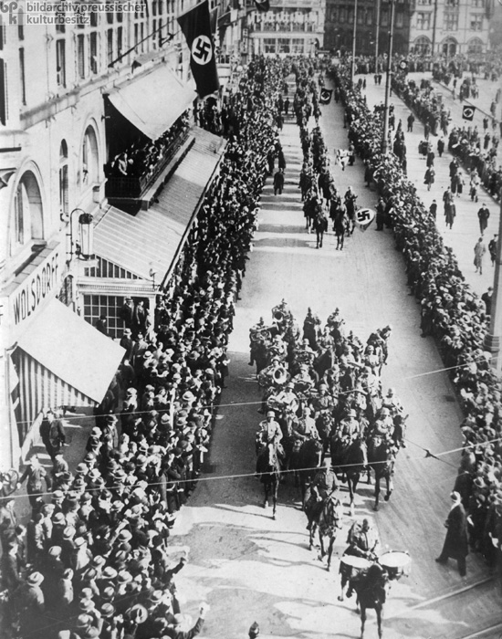 Düsseldorf Residents Greet German Troops during the Occupation of the Rhineland (March 10, 1936)